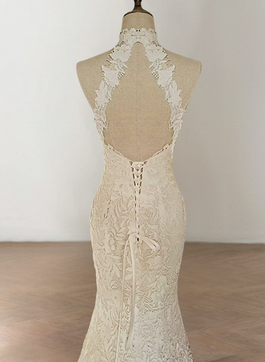 Elegant Trumpet/Mermaid Halter Neck Sleeveless Bridal Gown with Lace Appliques