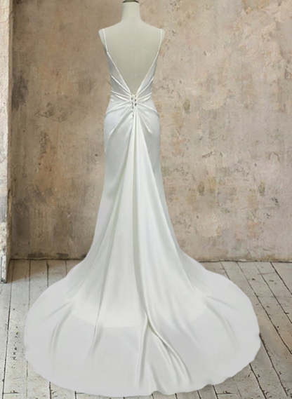 Minimalist V-Neck Sleeveless Wedding Dresses in Trumpet/Mermaid White Satin