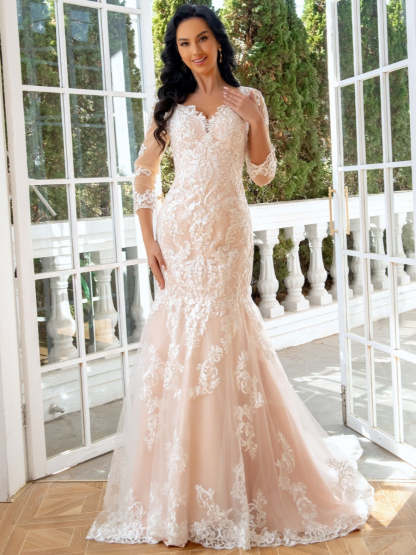 Sweetheart Mermaid/Trumpet Wedding Gown with 3/4 Sleeves and Lace Appliques