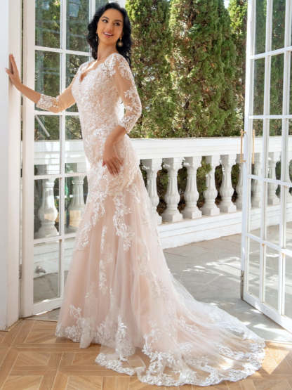 Sweetheart Mermaid/Trumpet Wedding Gown with 3/4 Sleeves and Lace Appliques