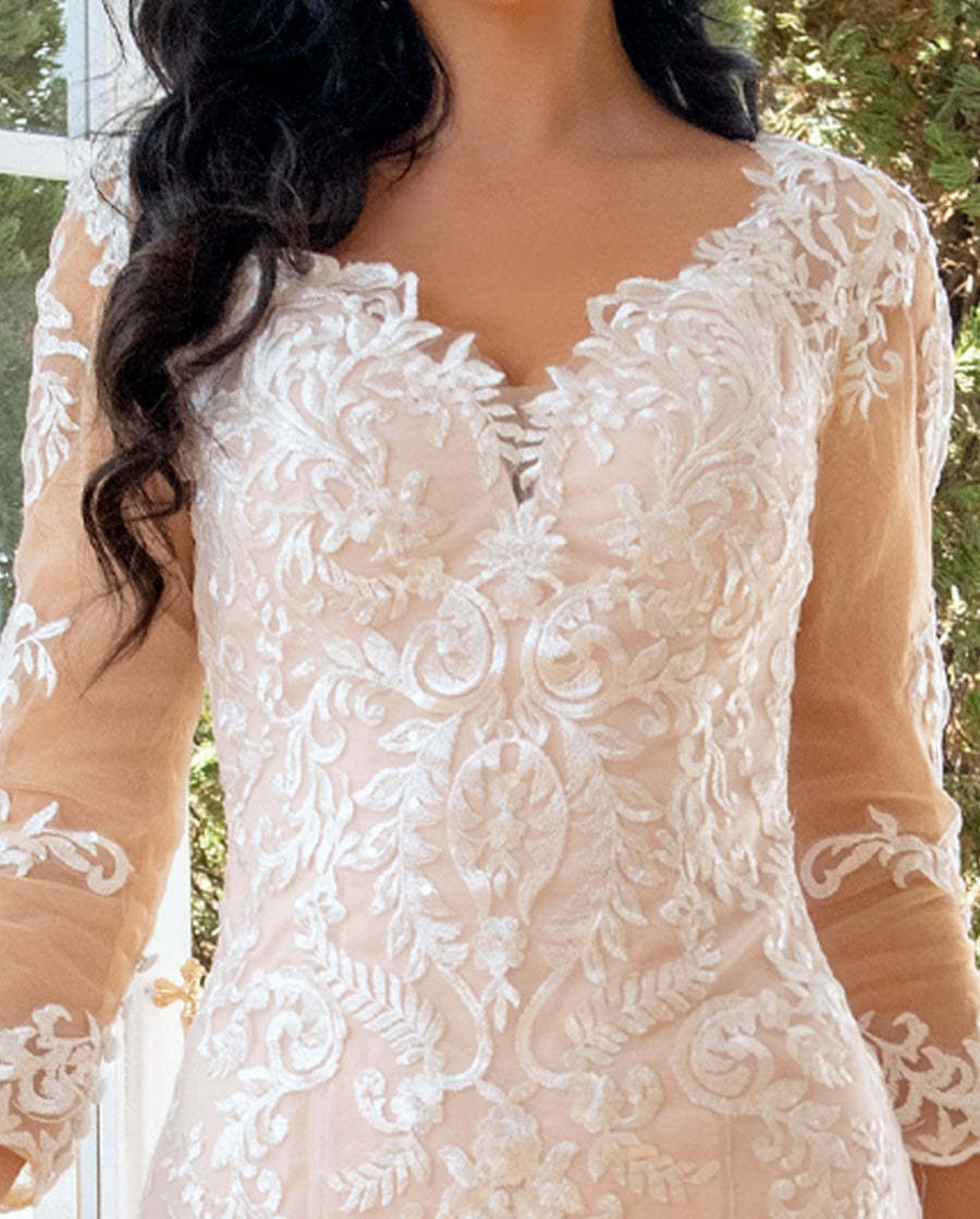 Sweetheart Mermaid/Trumpet Wedding Gown with 3/4 Sleeves and Lace Appliques