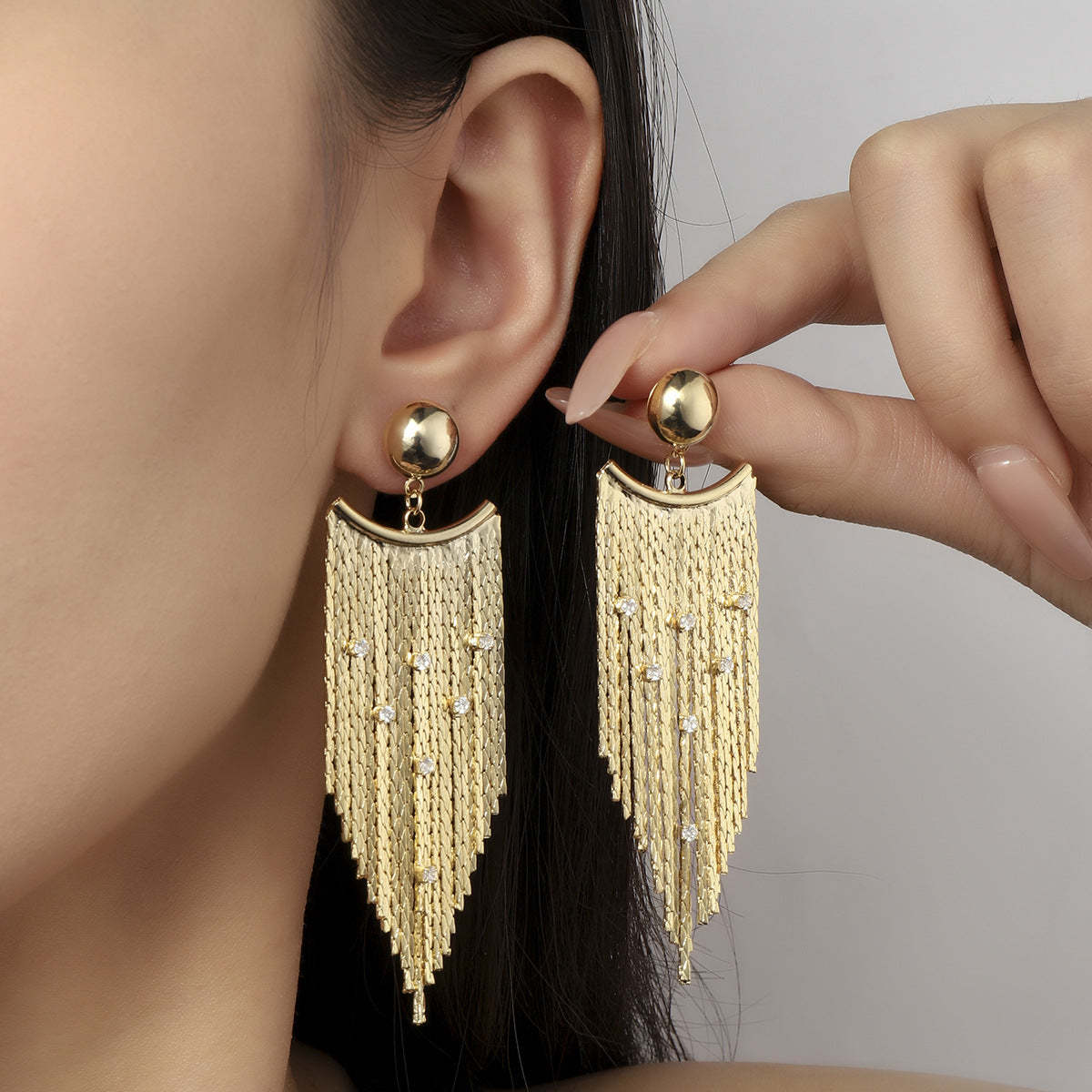 Fashion Earrings with Vintage Gold Wire Chain and Tassel