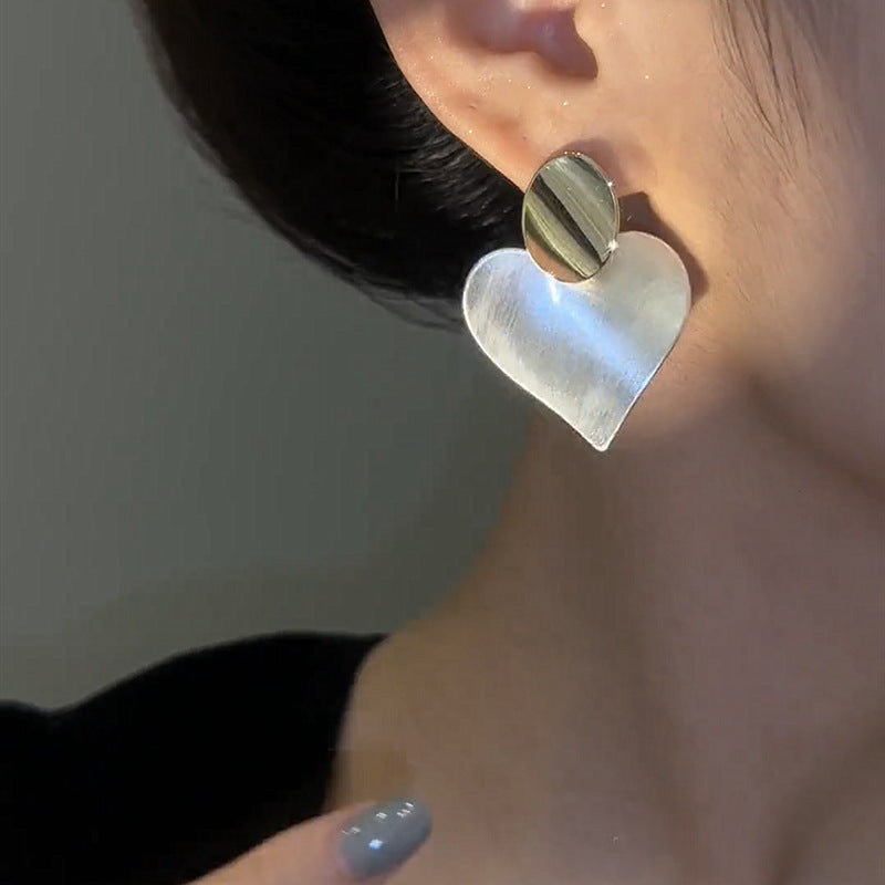 Luxurious Vintage Heart Earrings with Color Block Design