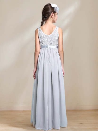 Sleeveless Junior Girl A-Line Princess Bridesmaid Dress with Scoop Neck and Lace Appliques
