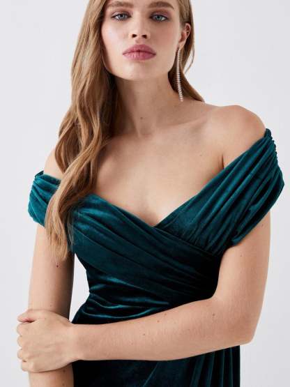 Elegant Off-the-Shoulder Velvet Floor-Length Dress for Mothers of the Bride & Groom