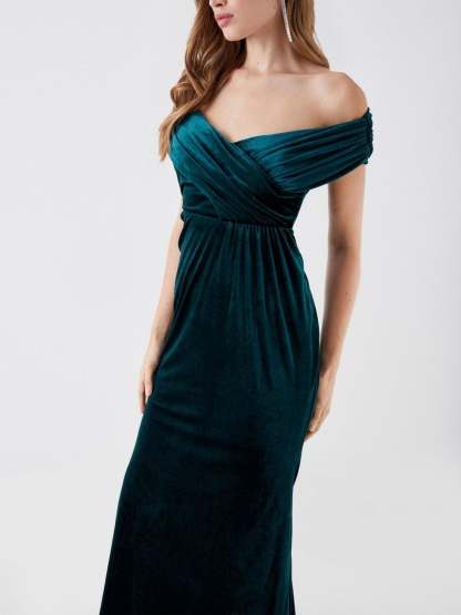 Elegant Off-the-Shoulder Velvet Floor-Length Dress for Mothers of the Bride & Groom