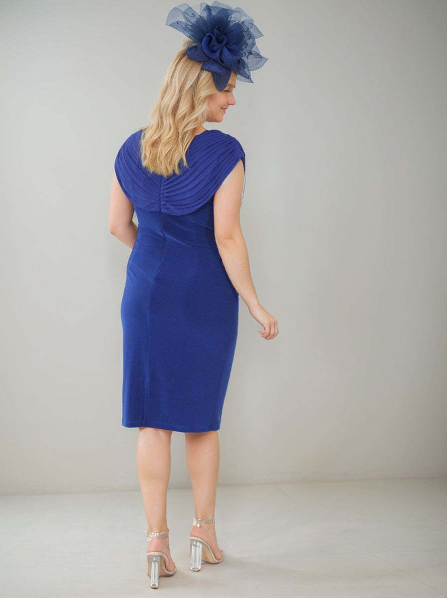 Sleeveless V-Neck Ruched Plus Size Mother of the Bride Sheath Dress with Rhinestone