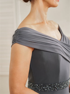 V-Neck Ruched Sheath/Column Mother of the Bride Dresses with Beading