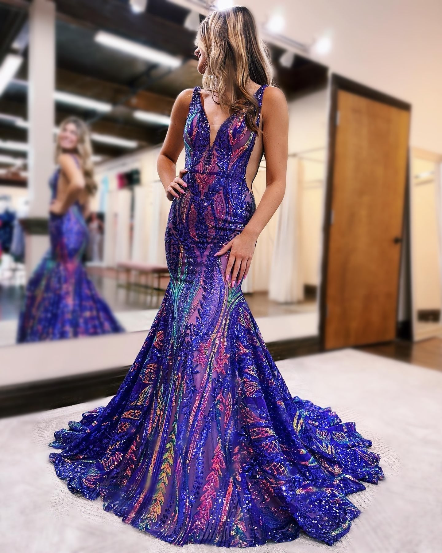 Sequined Floor-length Purple Trumpet/Mermaid Prom Dress with V-Neck and Sleeveless Design