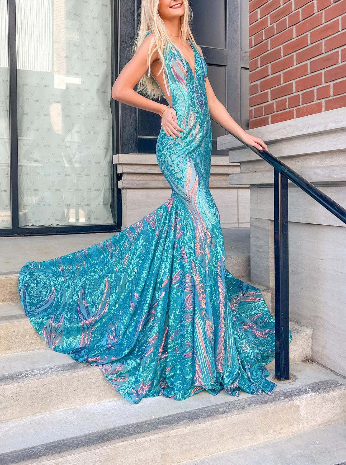 Sequined Floor-length Purple Trumpet/Mermaid Prom Dress with V-Neck and Sleeveless Design