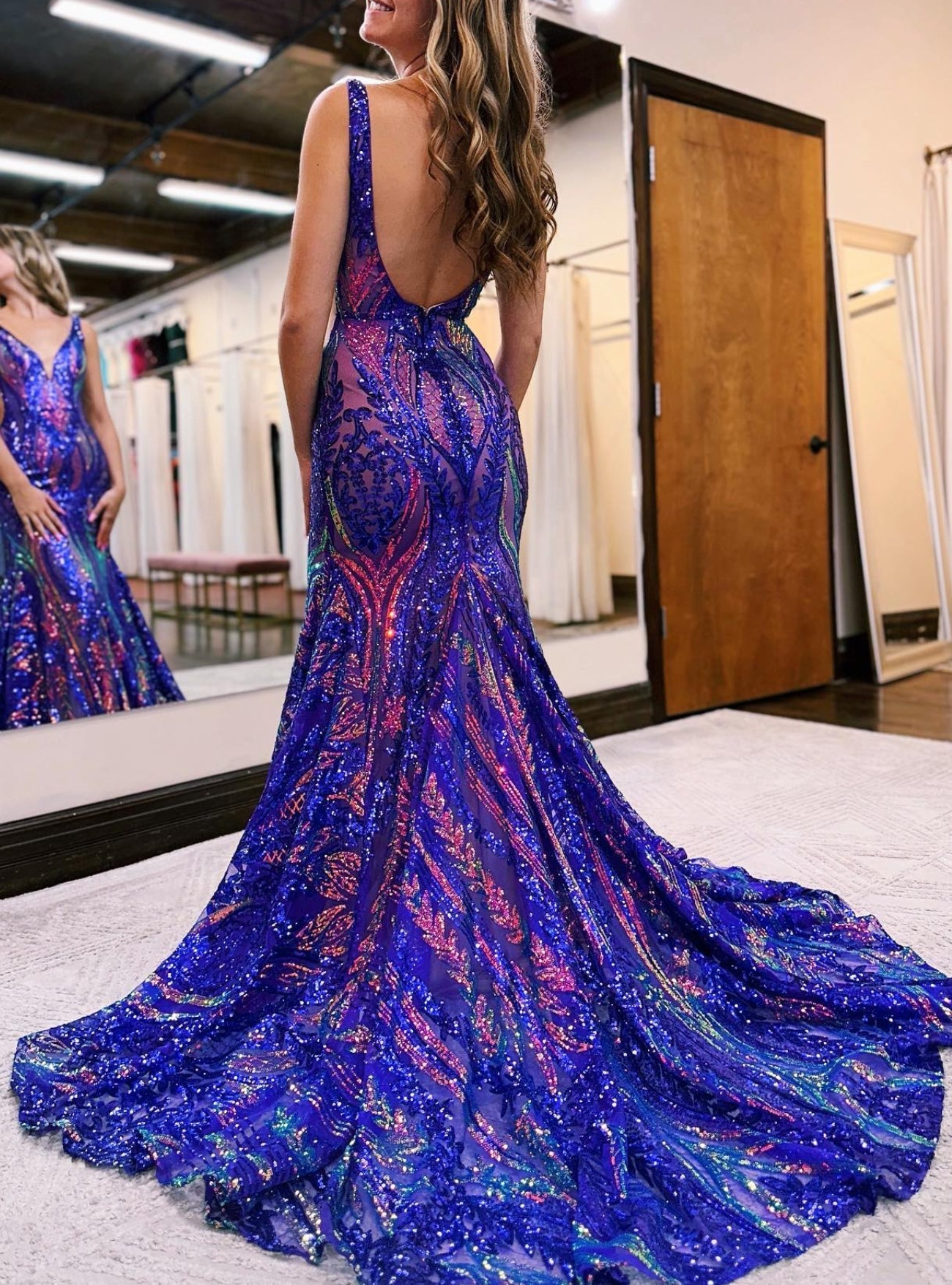 Sequined Floor-length Purple Trumpet/Mermaid Prom Dress with V-Neck and Sleeveless Design