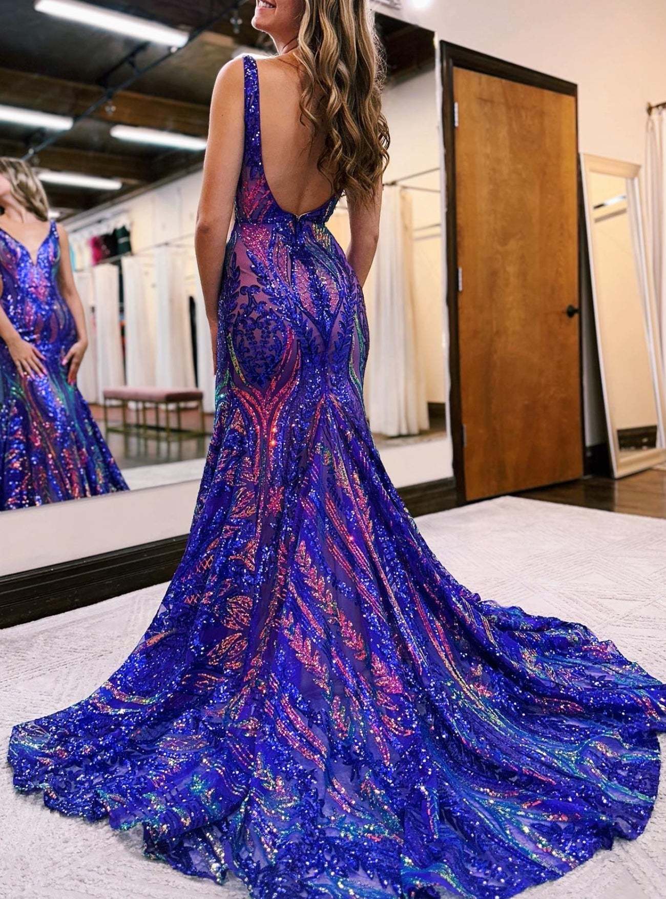 Sequined Floor-length Purple Trumpet/Mermaid Prom Dress with V-Neck and Sleeveless Design