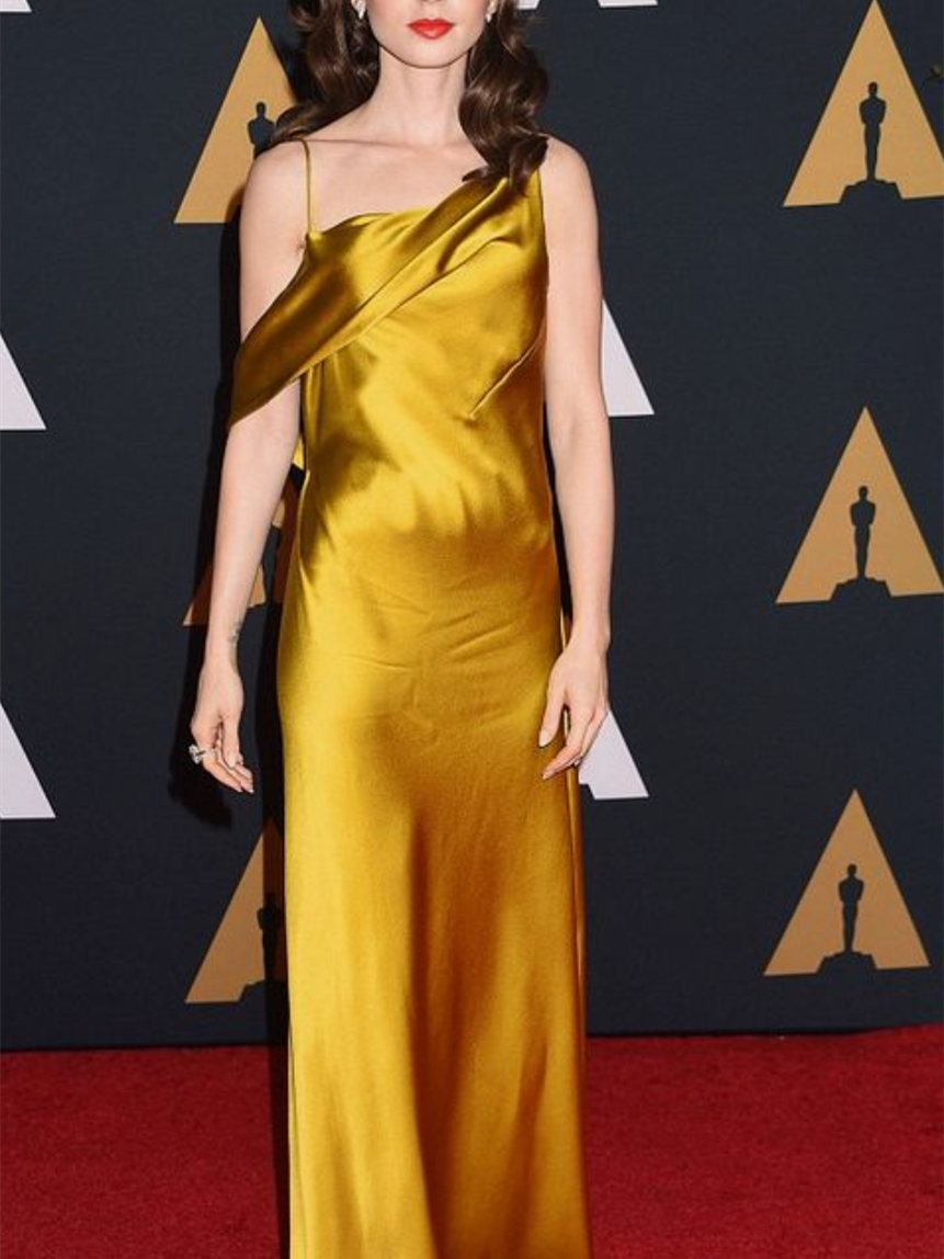 Sleeveless Floor-Length Sheath/Column Evening Dress Featuring an Open Back