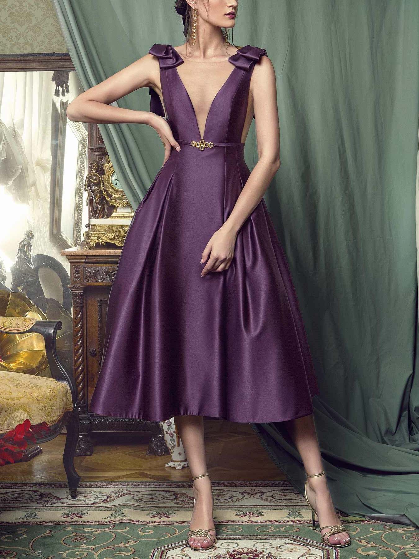 Knee-Length Sleeveless Cocktail Dress with Plunging Neckline and Open Back in A-Line/Princess Style
