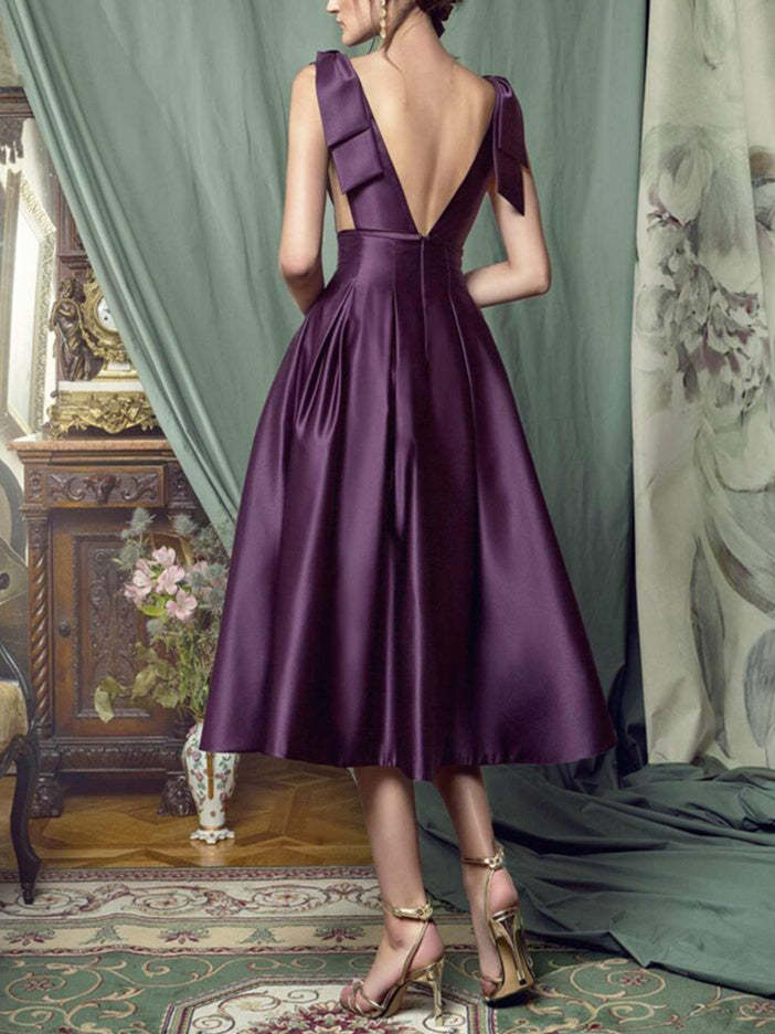 Knee-Length Sleeveless Cocktail Dress with Plunging Neckline and Open Back in A-Line/Princess Style