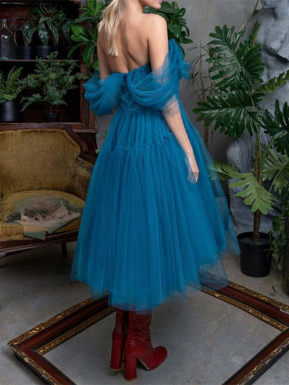 Knee-length A-line cocktail dresses with off-the-shoulder short sleeves and princess styling