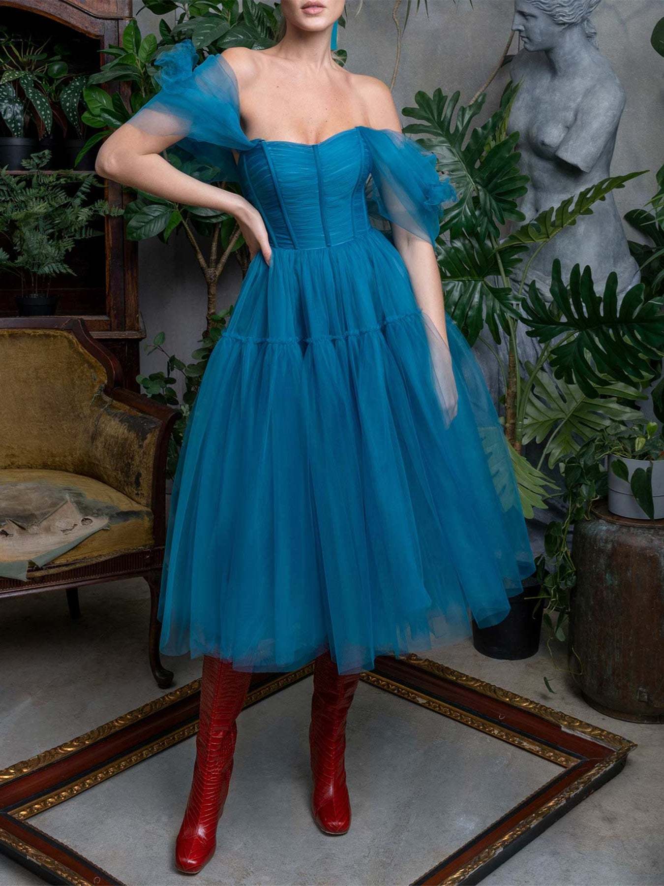 Knee-length A-line cocktail dresses with off-the-shoulder short sleeves and princess styling