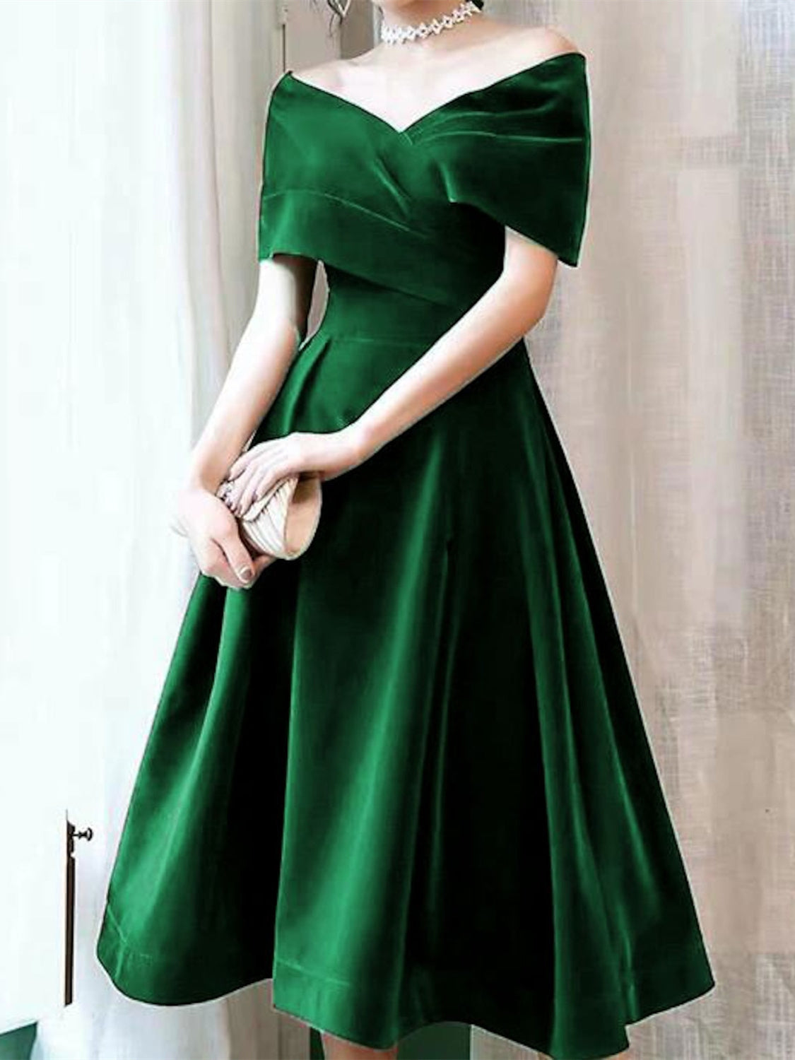 Off-the-Shoulder 1950s Cocktail Dress with Pleats in A-Line/Princess Style