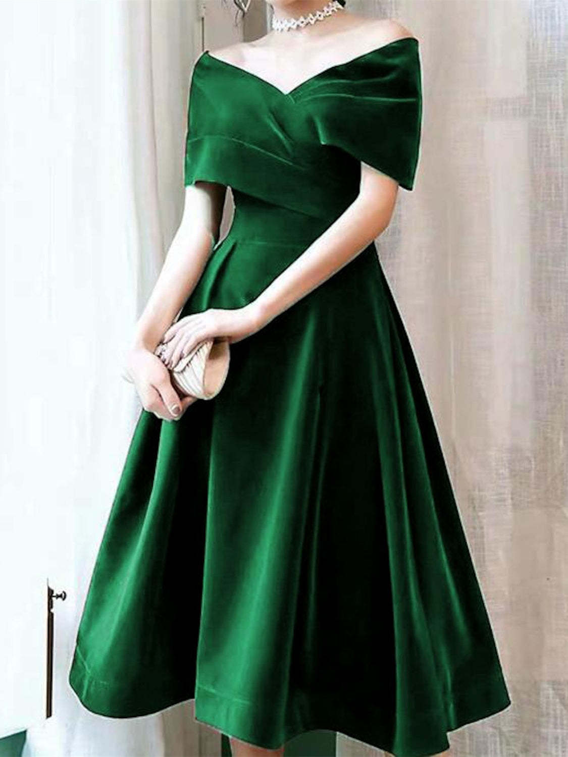 Off-the-Shoulder 1950s Cocktail Dress with Pleats in A-Line/Princess Style