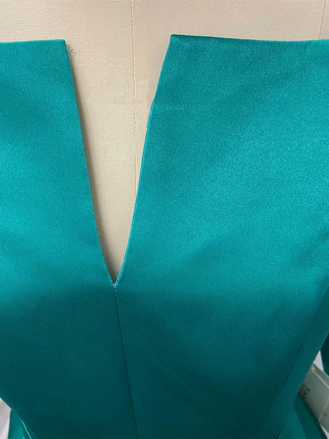 V-Neck Floor-Length Evening Dresses with Long Sleeves in A-Line/Princess Style