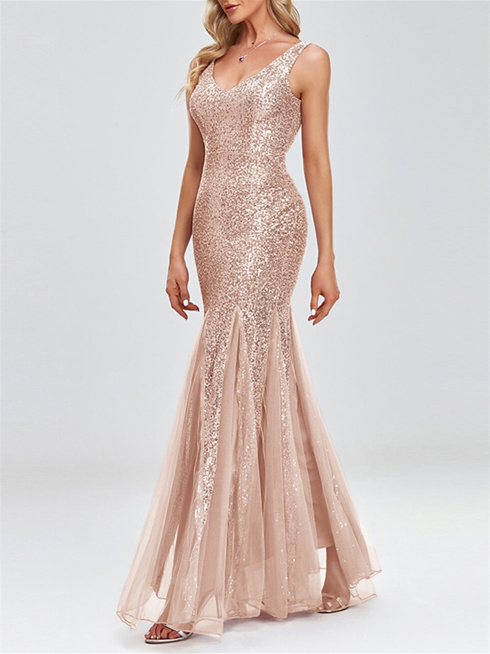 Sparkle Sequin Evening Dress with V-Neck and Mermaid/Trumpet Sleeveless Design