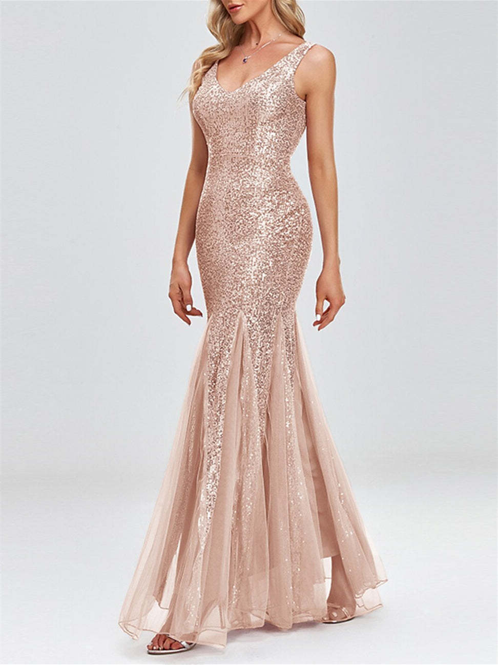 Sparkle Sequin Evening Dress with V-Neck and Mermaid/Trumpet Sleeveless Design