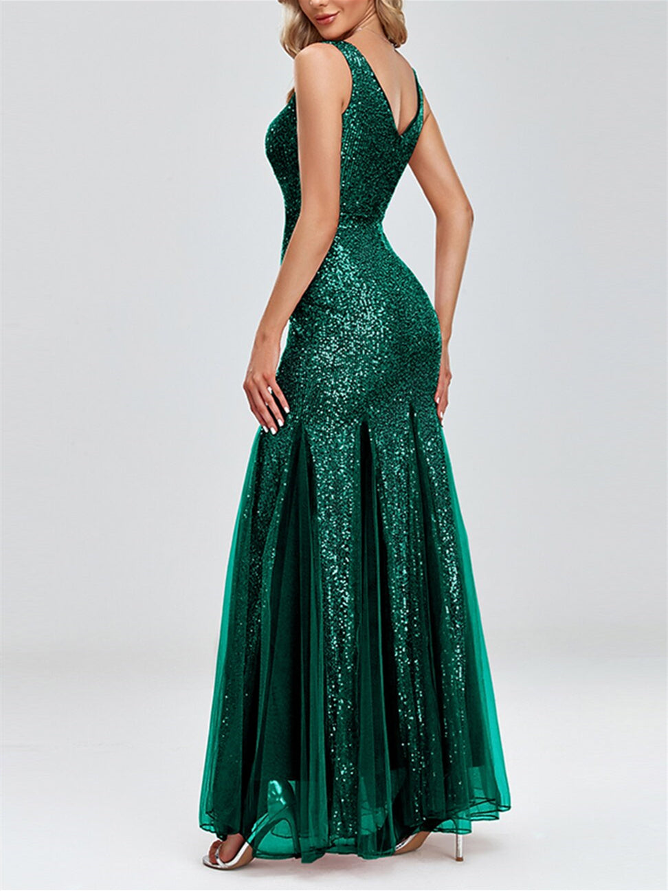 Sparkle Sequin Evening Dress with V-Neck and Mermaid/Trumpet Sleeveless Design