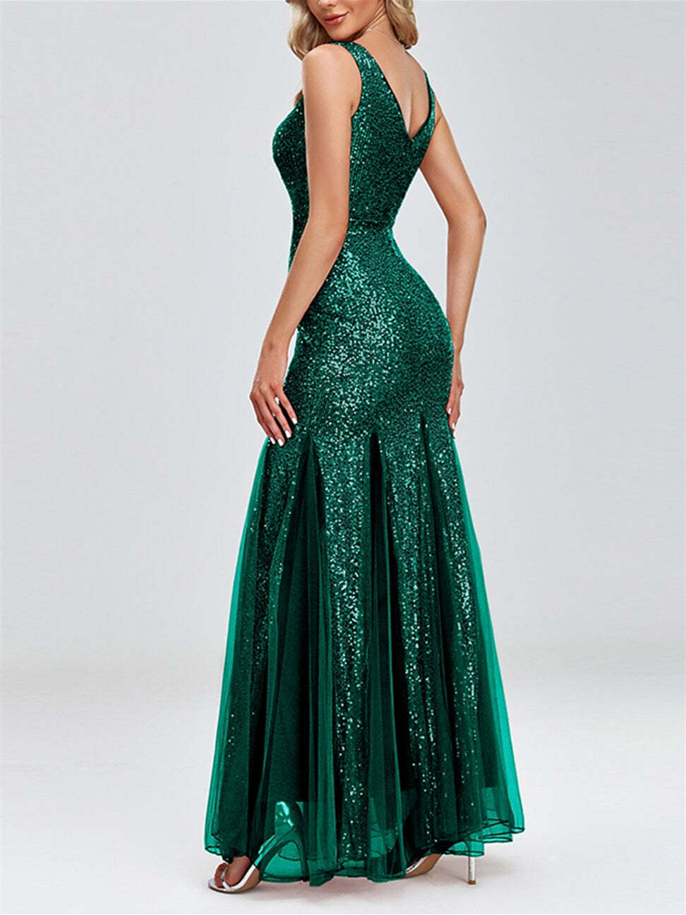 Sparkle Sequin Evening Dress with V-Neck and Mermaid/Trumpet Sleeveless Design