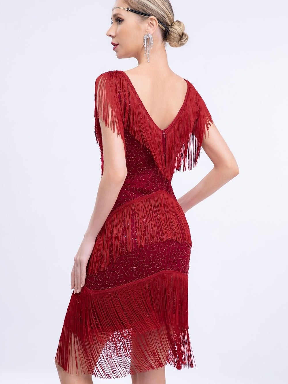 Vintage V-Neck Sleeveless Knee-Length Dress with Sequins & Tassel Fringe in Sheath/Column Style