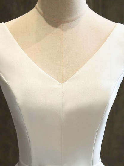 Vintage 1950s Pleated Sleeveless A-Line Dress with V-Neck and Bow Belt