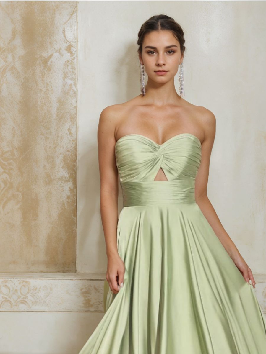 Sweetheart Sleeveless Long Bridesmaid Dresses with Ruched Sheath/Column Design
