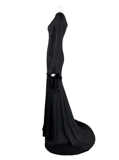 Goth Black Halloween Performance Dress with Mermaid/Trumpet V-neck and Long Sleeves