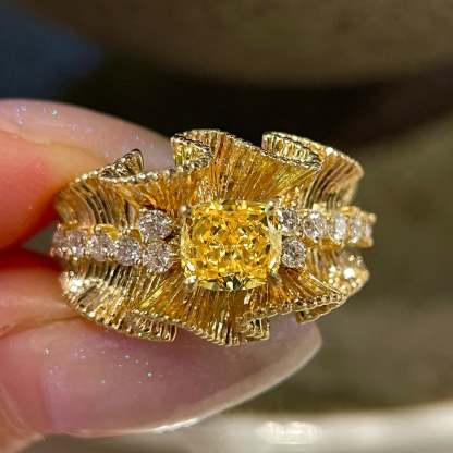Women's Vintage Gold Ring with Yellow Diamond and Lace Frill