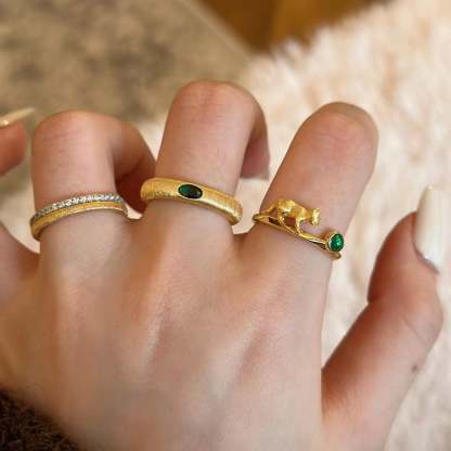 Emerald Two Tone Bar Ring with Vintage Brushed Cat Design