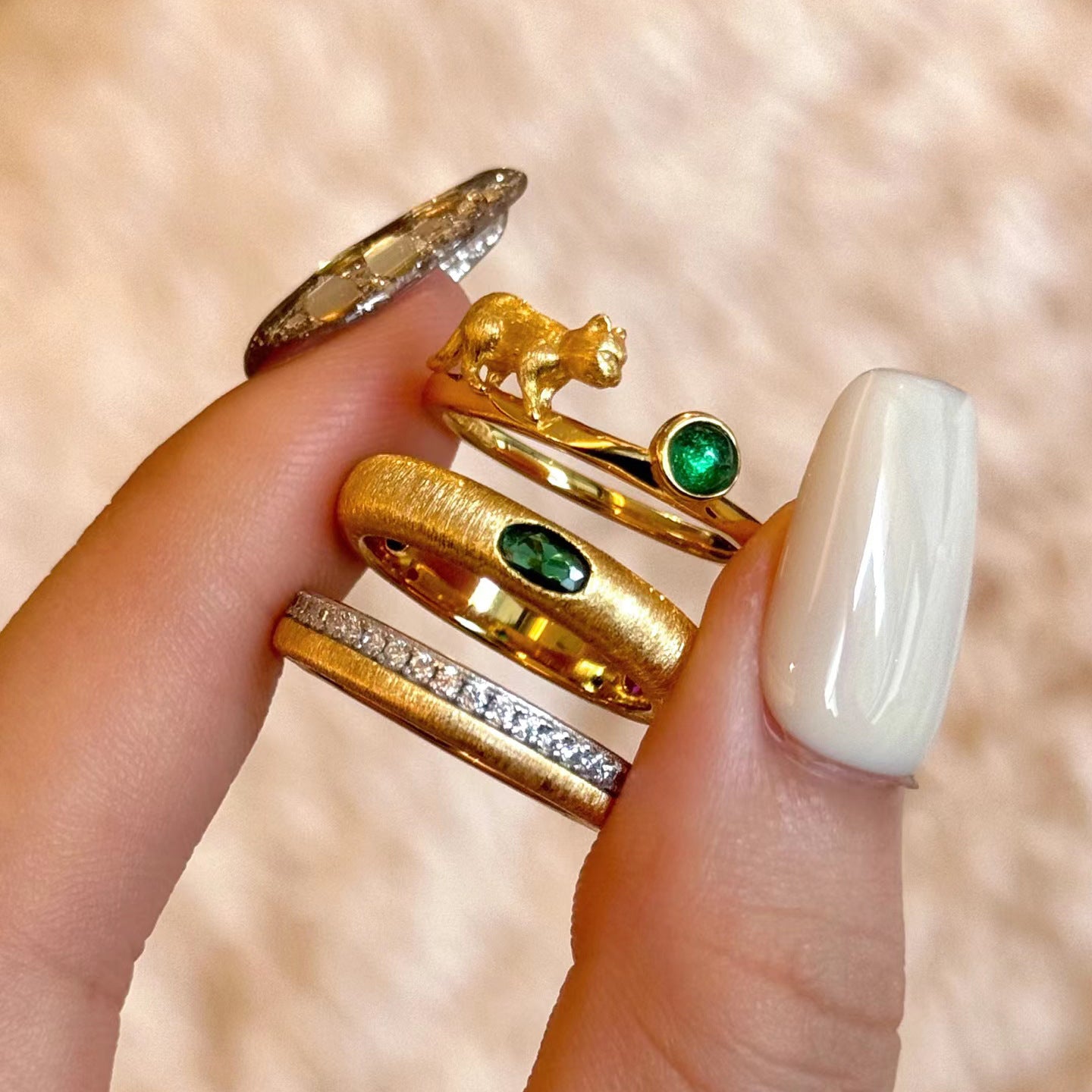 Emerald Two Tone Bar Ring with Vintage Brushed Cat Design