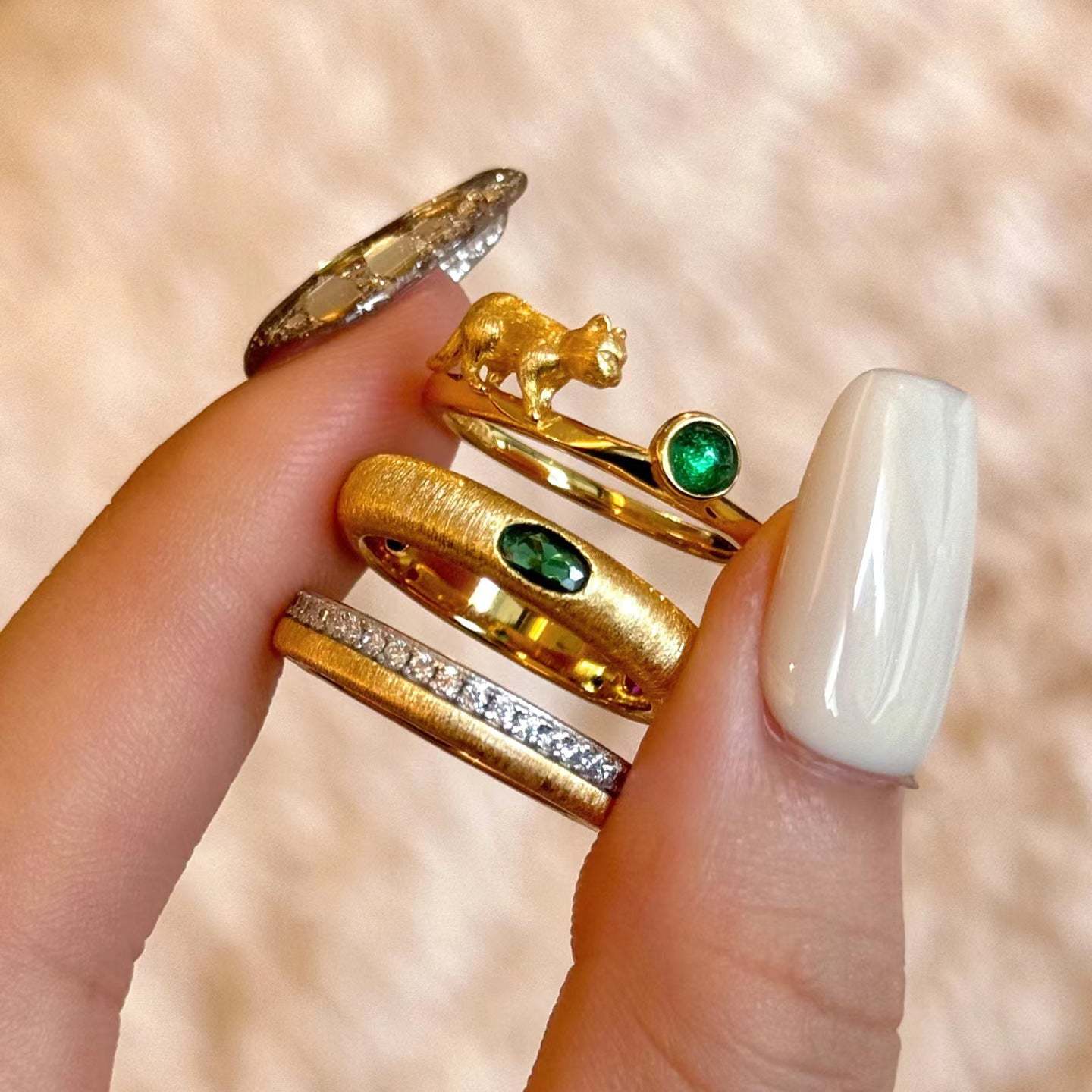 Emerald Two Tone Bar Ring with Vintage Brushed Cat Design