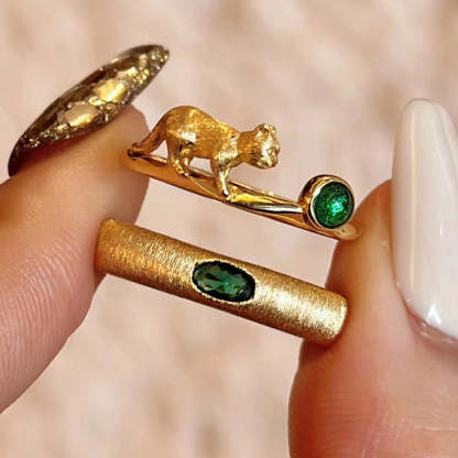 Emerald Two Tone Bar Ring with Vintage Brushed Cat Design