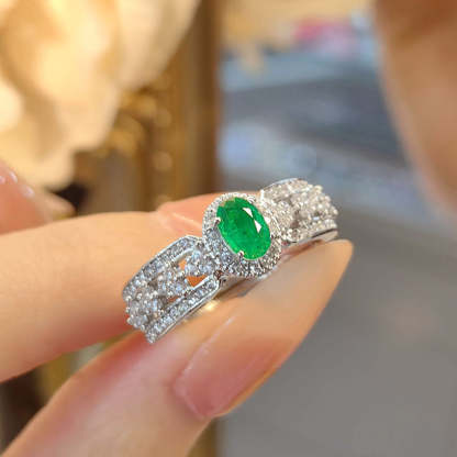 Exquisite Vintage Emerald Rhinestone Ring with Minimalist Design