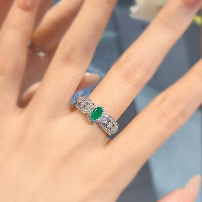 Exquisite Vintage Emerald Rhinestone Ring with Minimalist Design