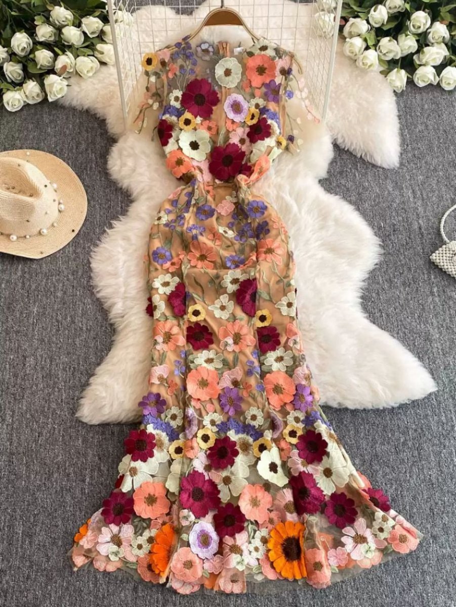 Evening Dresses With 3D Flower Embroidery in Trumpet/Mermaid and Scoop Short Sleeves