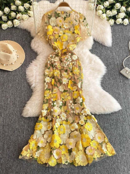 Evening Dresses With 3D Flower Embroidery in Trumpet/Mermaid and Scoop Short Sleeves