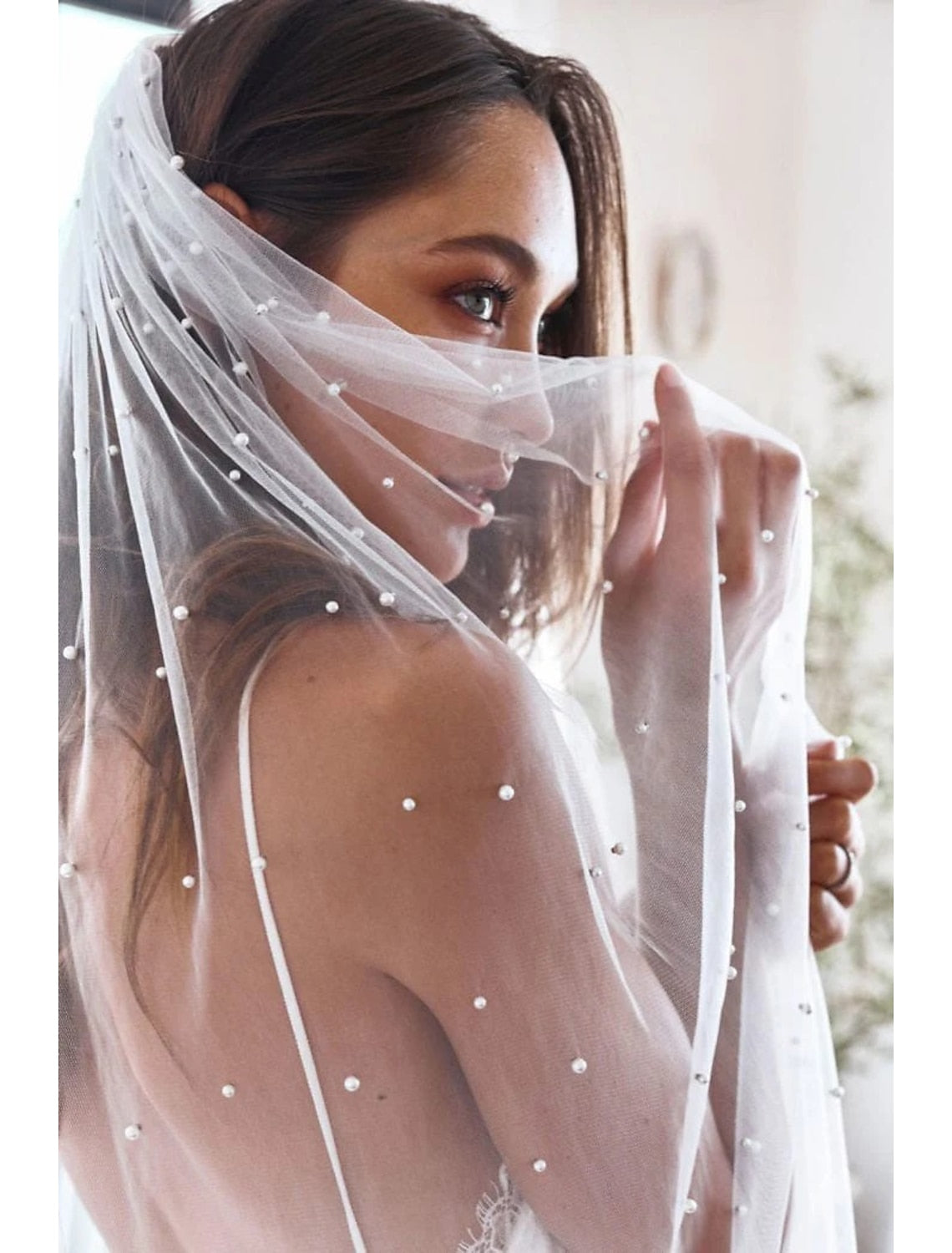 Vintage-style Single-tier Cathedral Wedding Veil with Faux Pearls on 280cm Tulle