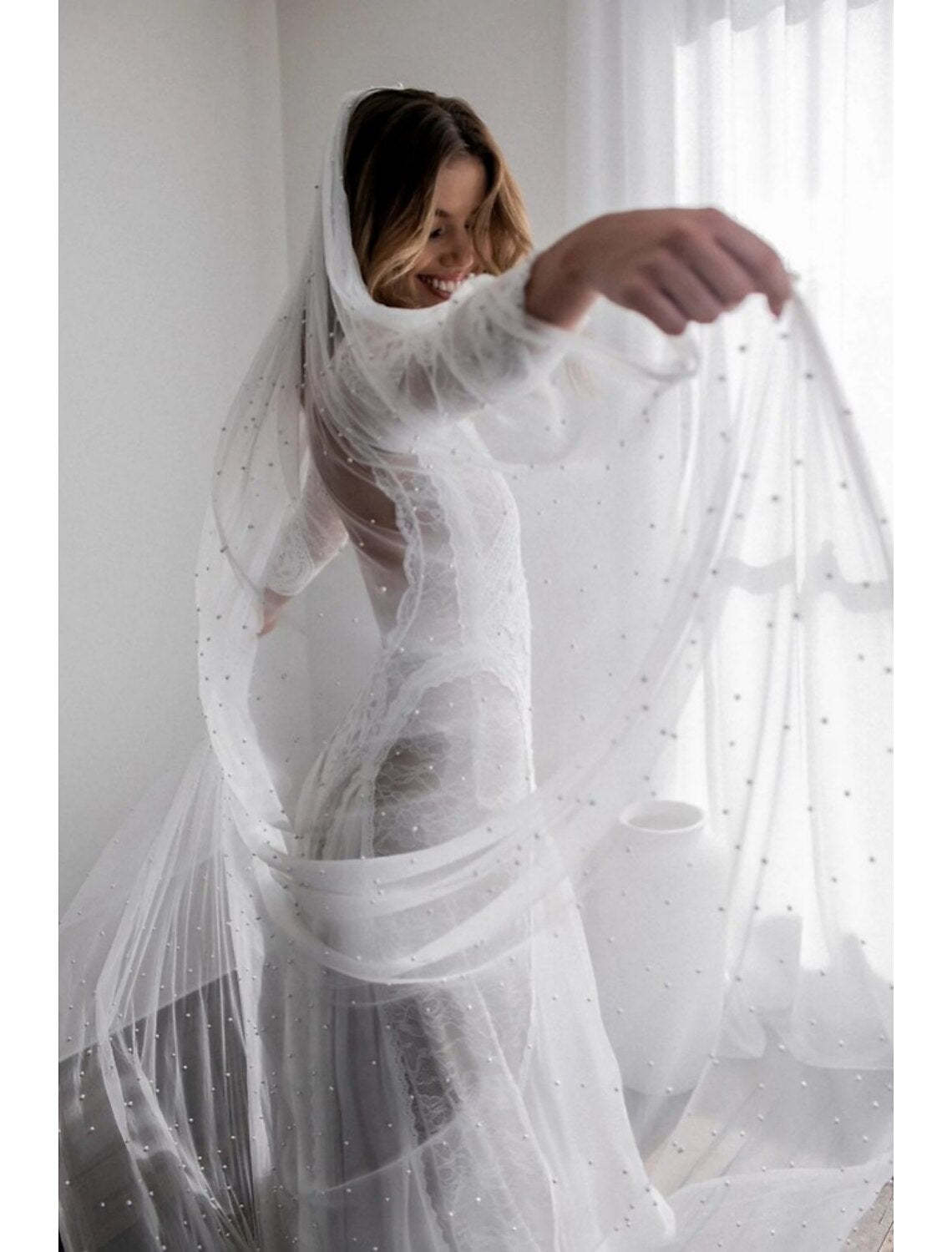 Vintage-style Single-tier Cathedral Wedding Veil with Faux Pearls on 280cm Tulle