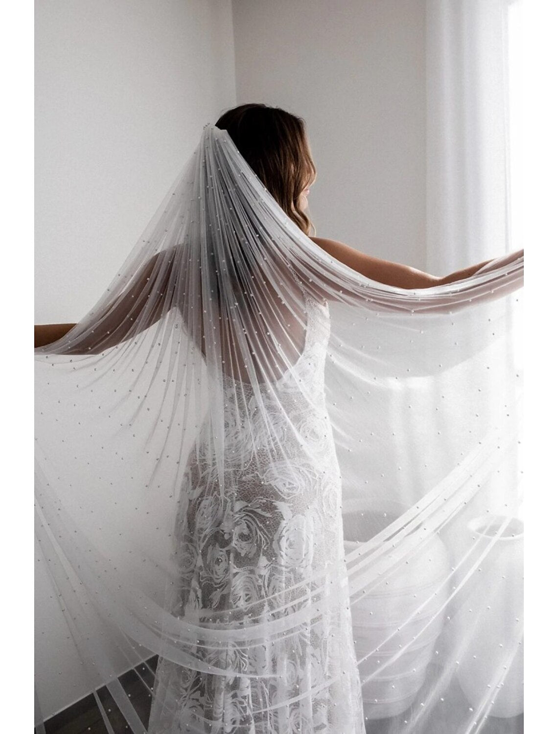 Vintage-style Single-tier Cathedral Wedding Veil with Faux Pearls on 280cm Tulle