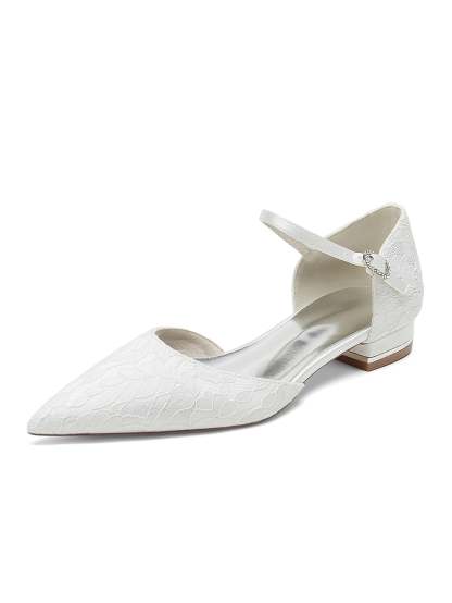 Bridesmaid Shoes for Women with Lace and Low Heel in Pointed Toe