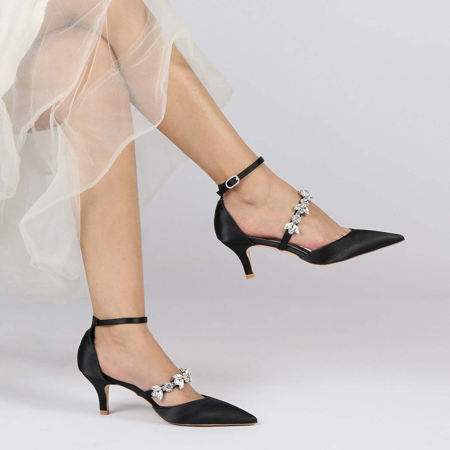 Bridal Shoes for Women with Rhinestones Mid Heel and Buckle in Pointed Toe