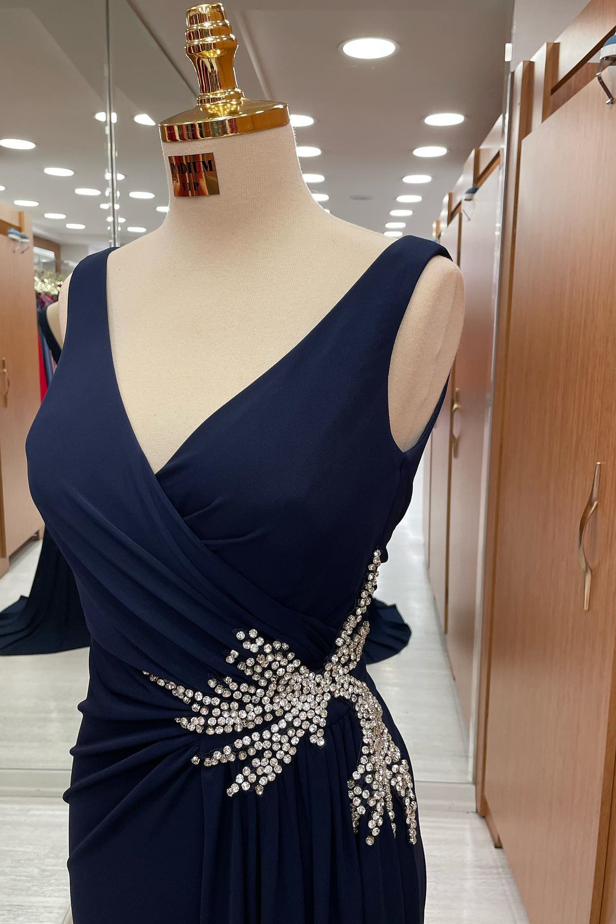 Amazing Dark Navy Straps V Neck Pleated Prom Dress With Rhinestone