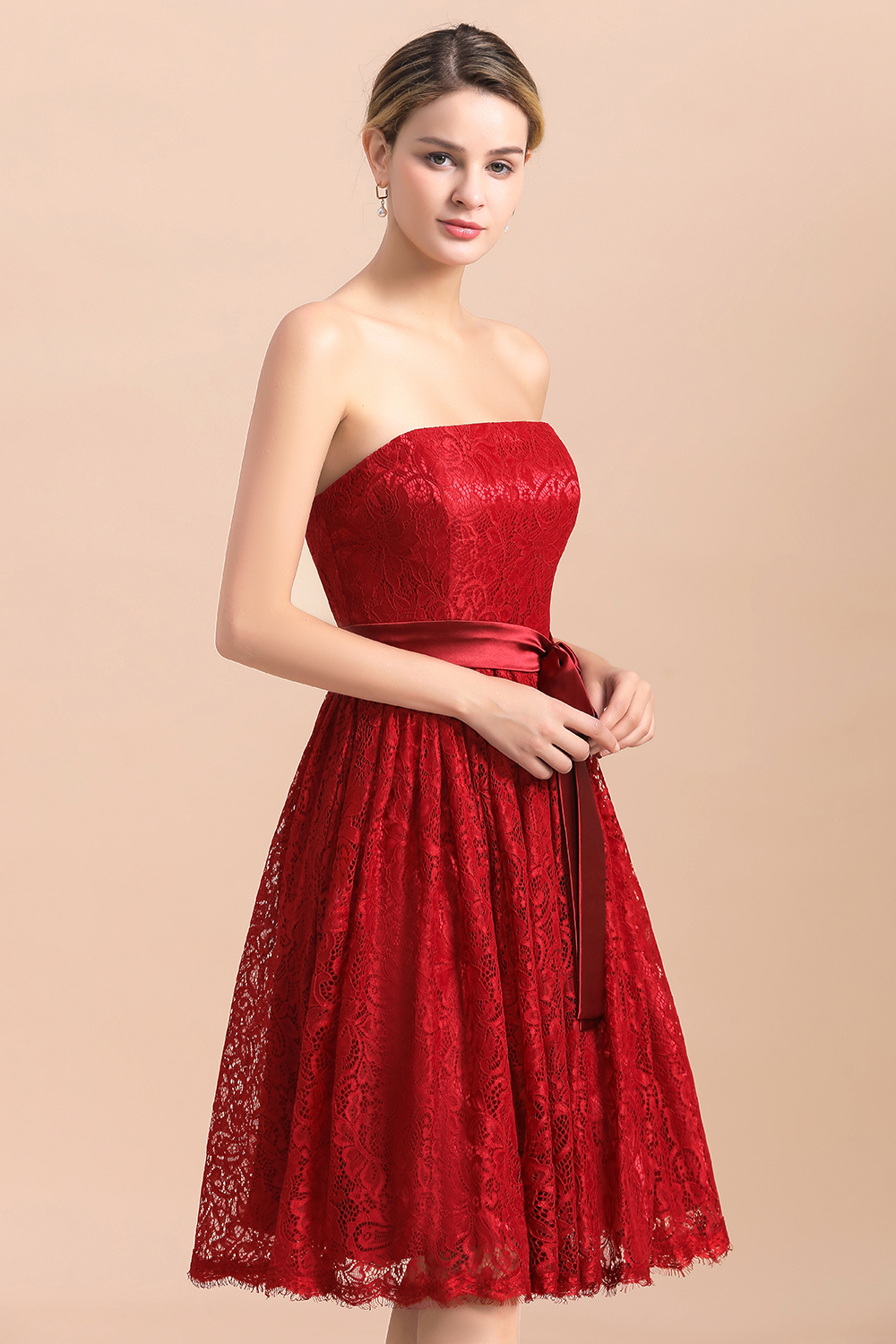 BMbridal Pretty Strapless Red Lace Bridesmaid Dresses Sleeveless Short Wedding Party Dress with Sash-BMbridal