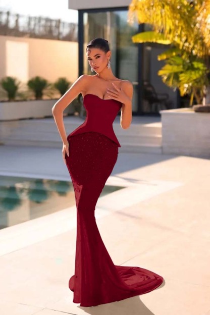 Chic Strapless Sleeveless Long Mermaid Prom Dress With Beading