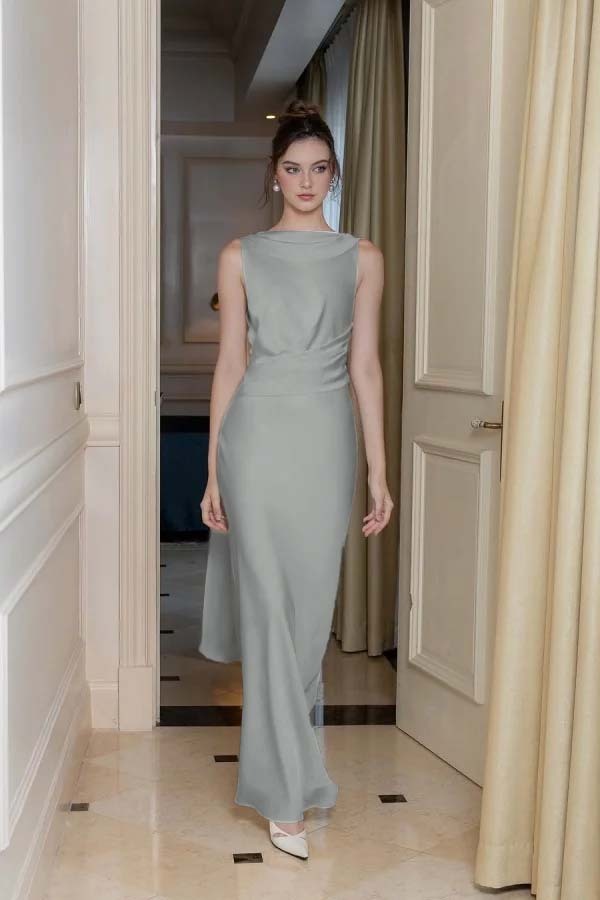 Long Slimming Sleeveless Prom Dress Flowy Backless With Pleated